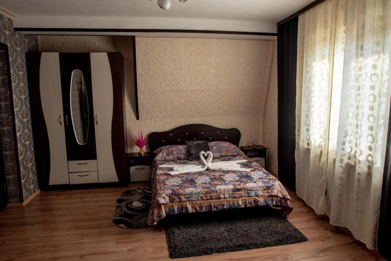 Casa Robi Hotel Pestisani Eksteriør billede