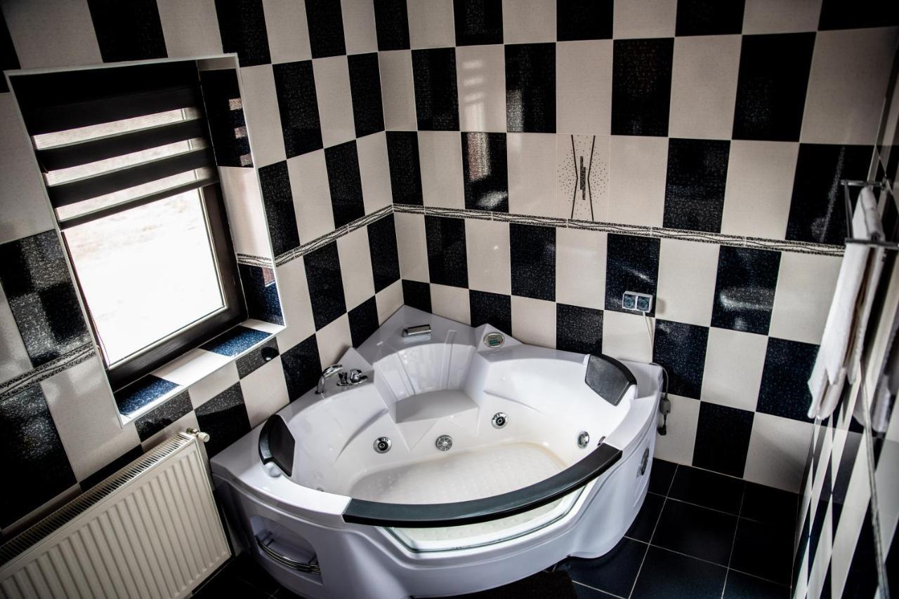 Casa Robi Hotel Pestisani Eksteriør billede