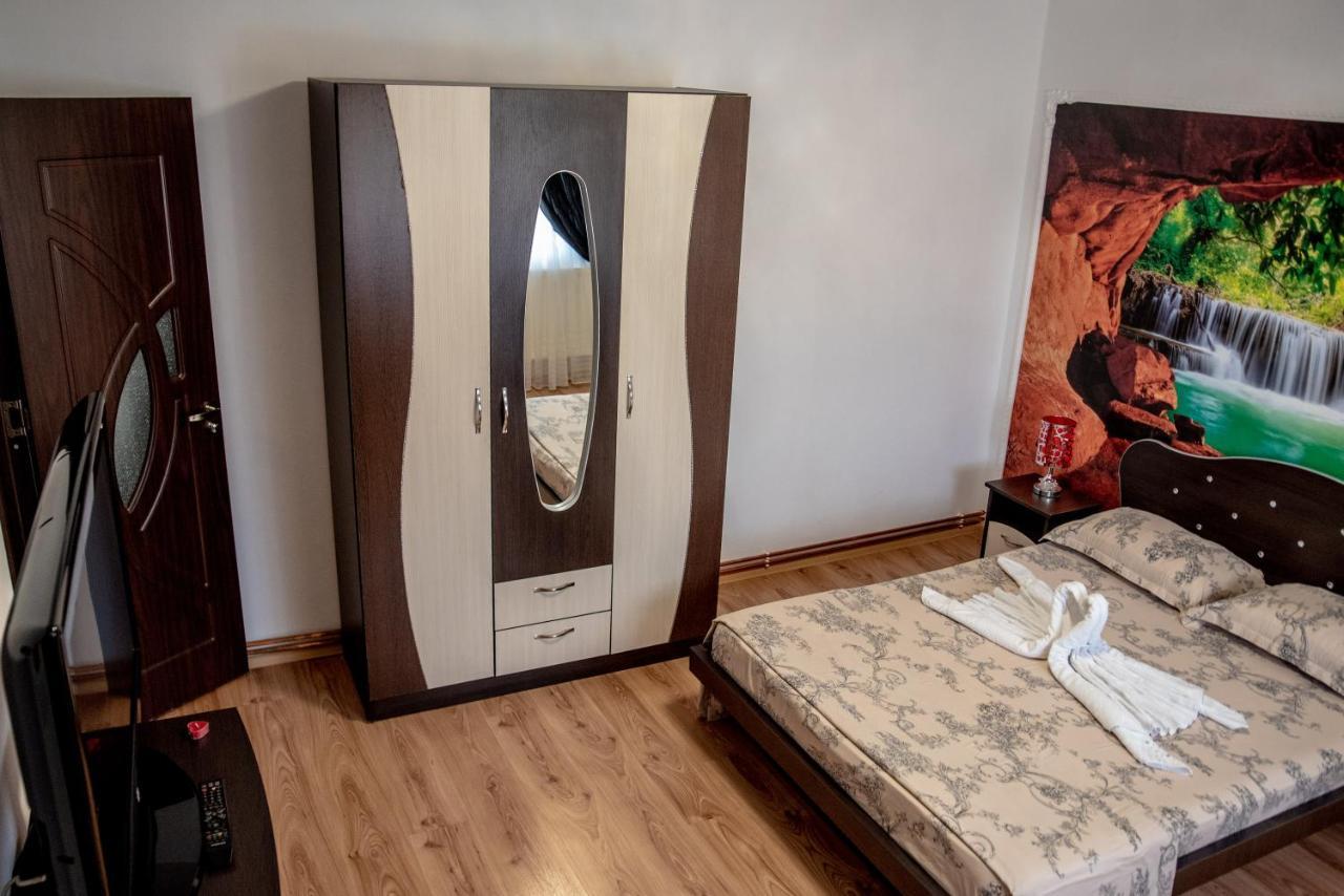 Casa Robi Hotel Pestisani Eksteriør billede