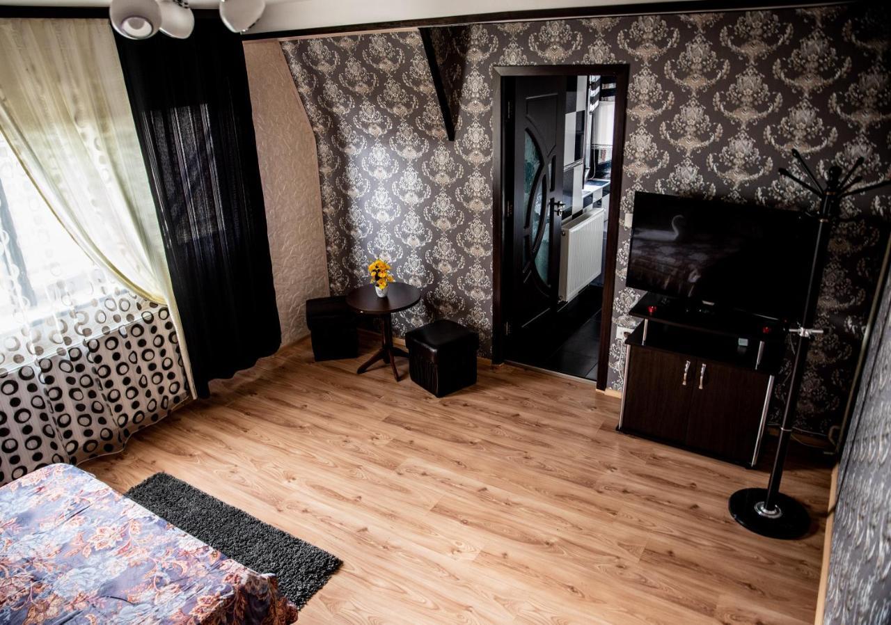 Casa Robi Hotel Pestisani Eksteriør billede