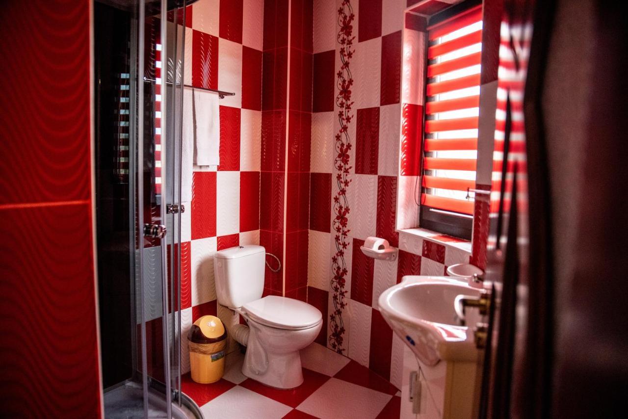 Casa Robi Hotel Pestisani Eksteriør billede