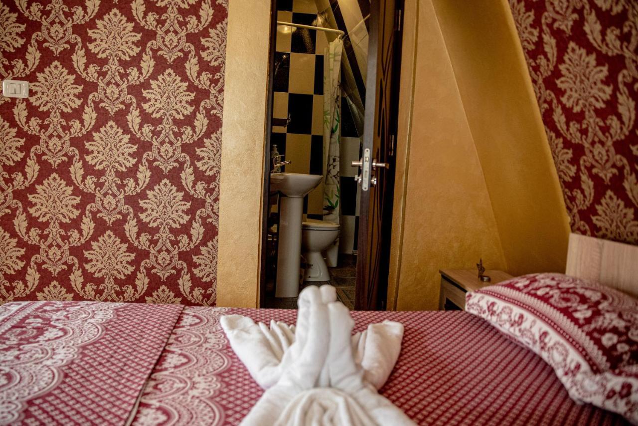 Casa Robi Hotel Pestisani Eksteriør billede