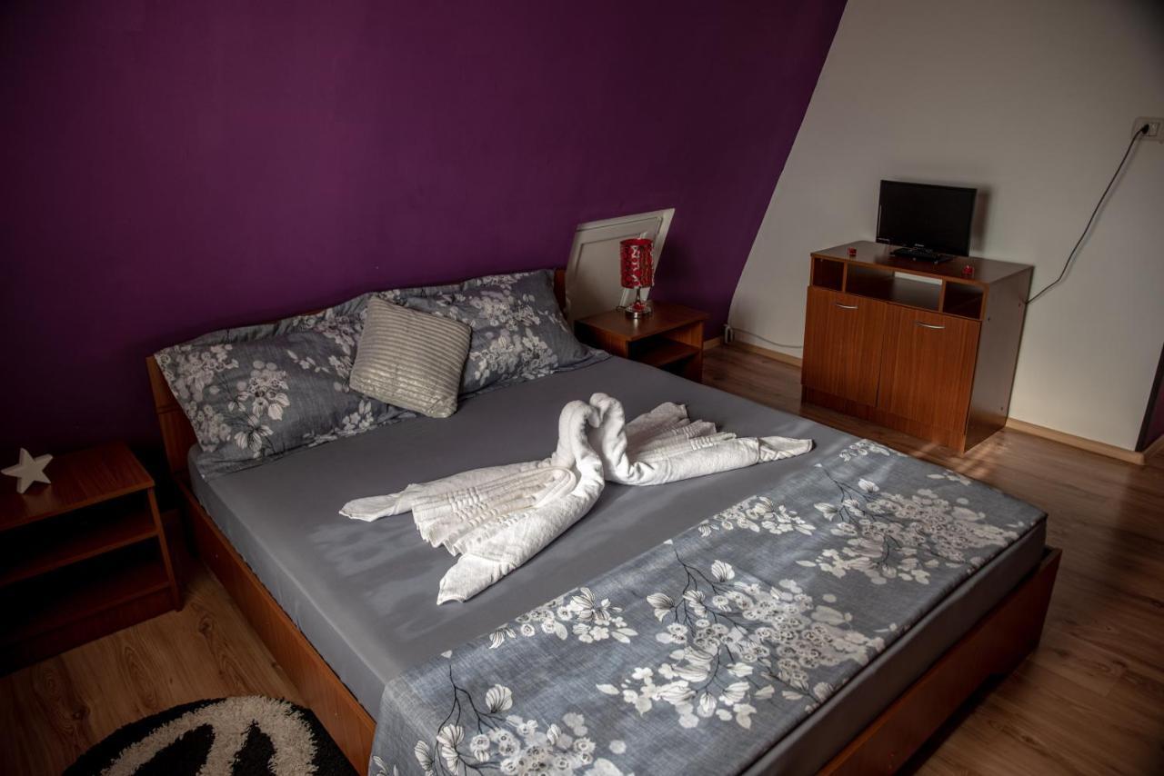 Casa Robi Hotel Pestisani Eksteriør billede