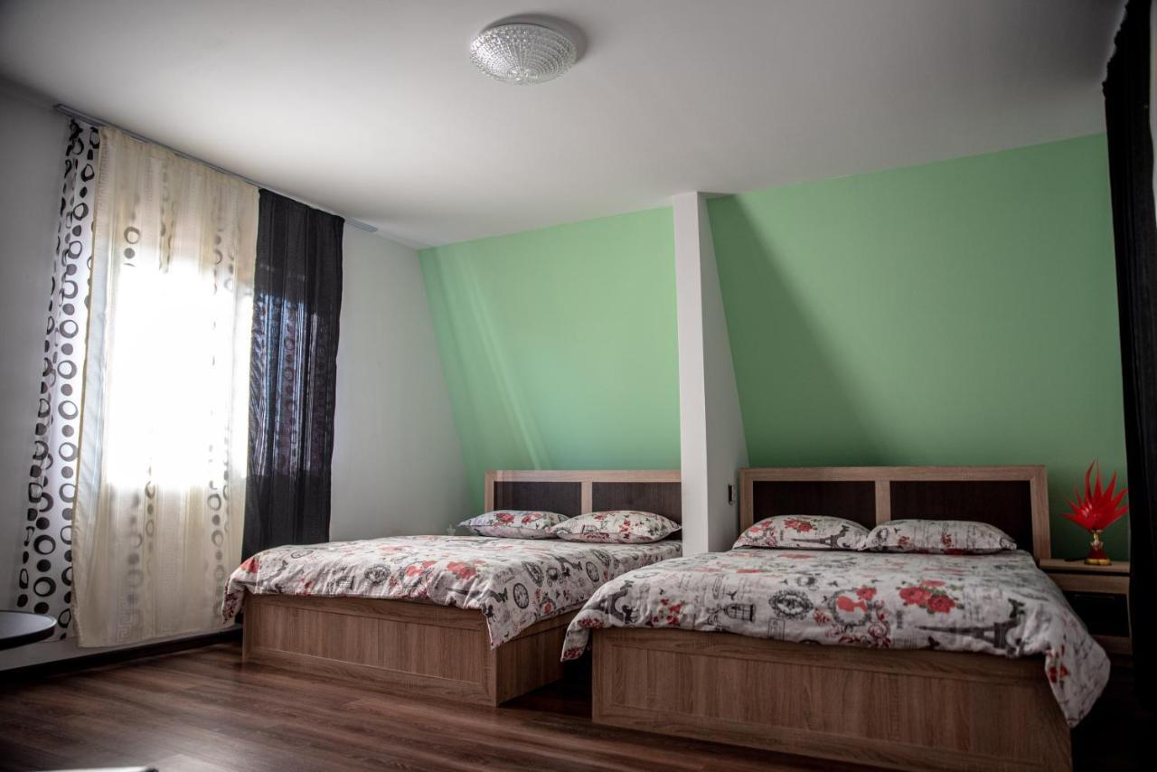 Casa Robi Hotel Pestisani Eksteriør billede
