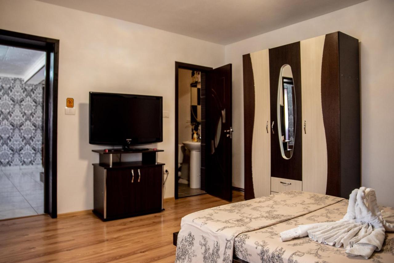 Casa Robi Hotel Pestisani Eksteriør billede