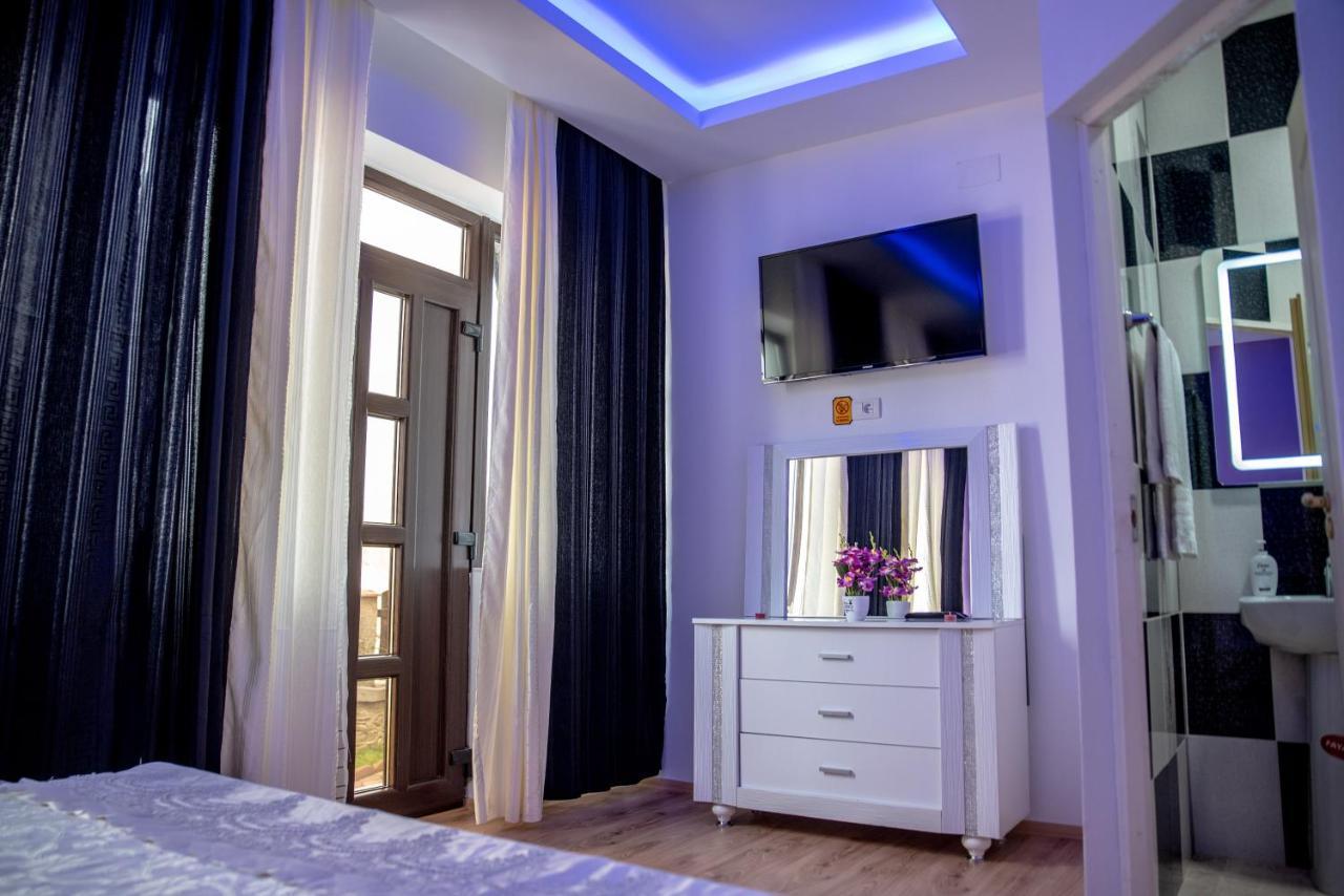 Casa Robi Hotel Pestisani Eksteriør billede