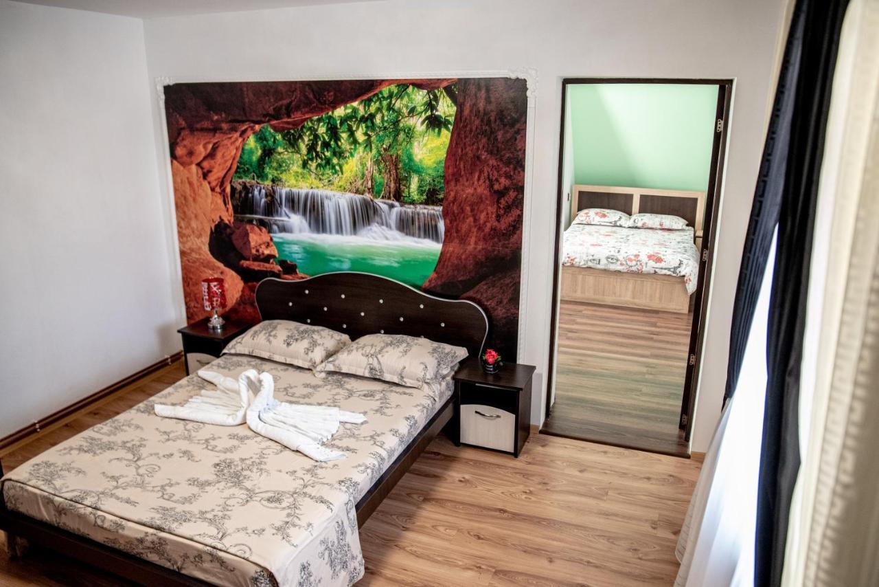 Casa Robi Hotel Pestisani Eksteriør billede