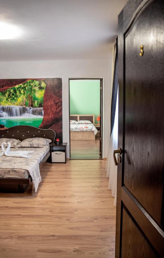 Casa Robi Hotel Pestisani Eksteriør billede