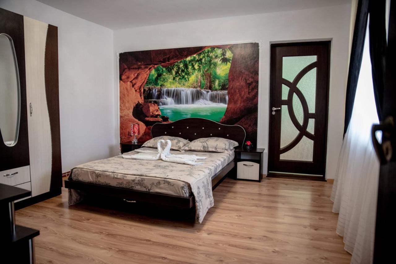 Casa Robi Hotel Pestisani Eksteriør billede