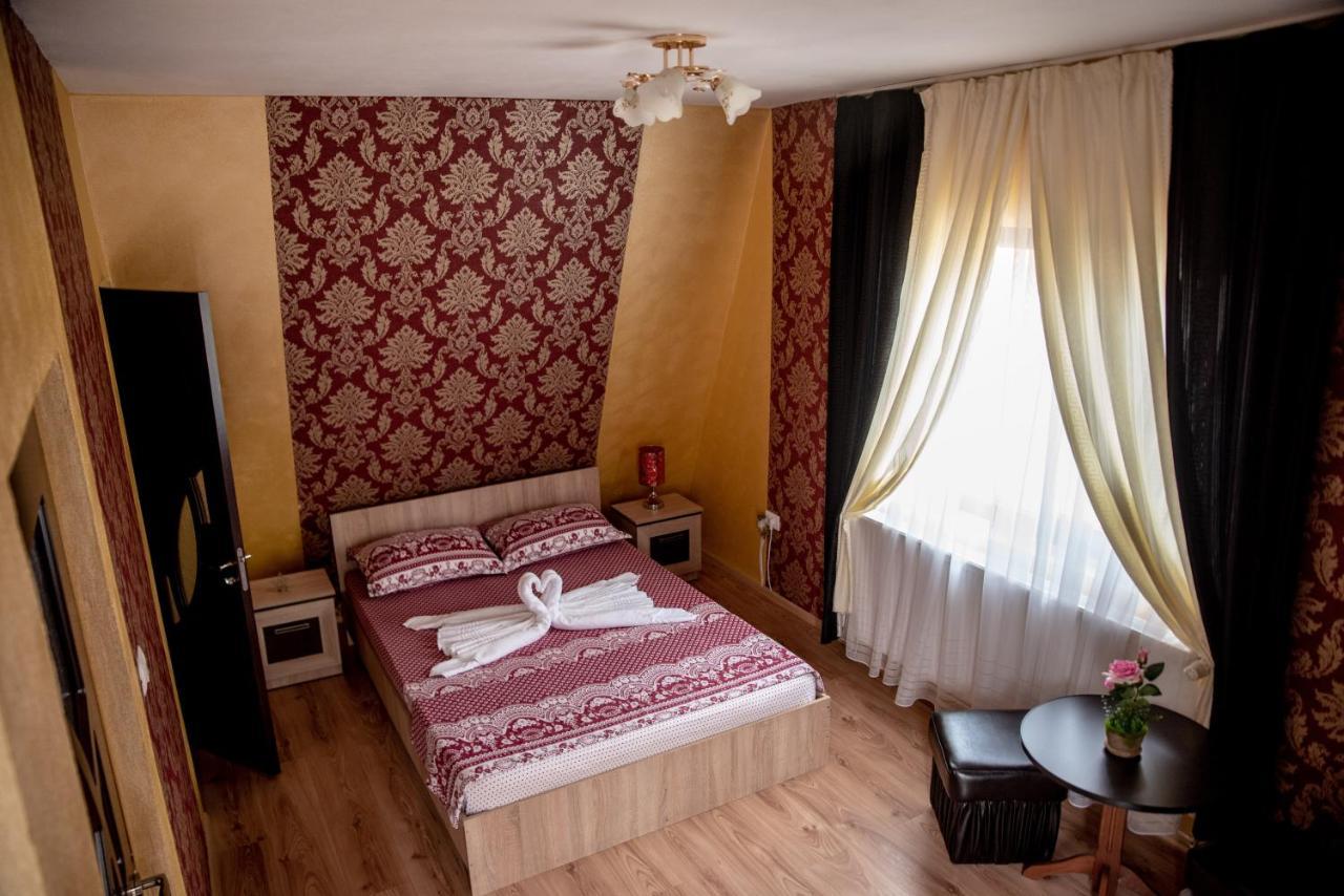 Casa Robi Hotel Pestisani Eksteriør billede