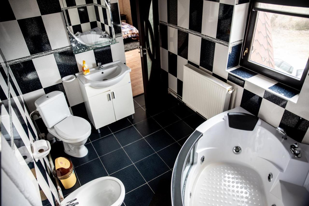 Casa Robi Hotel Pestisani Eksteriør billede