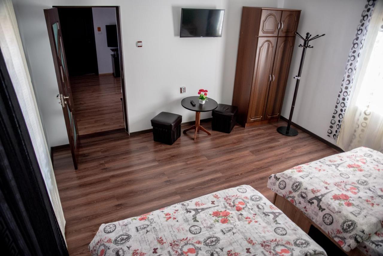 Casa Robi Hotel Pestisani Eksteriør billede