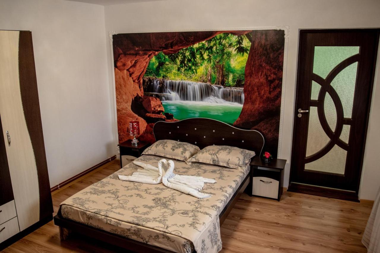 Casa Robi Hotel Pestisani Eksteriør billede