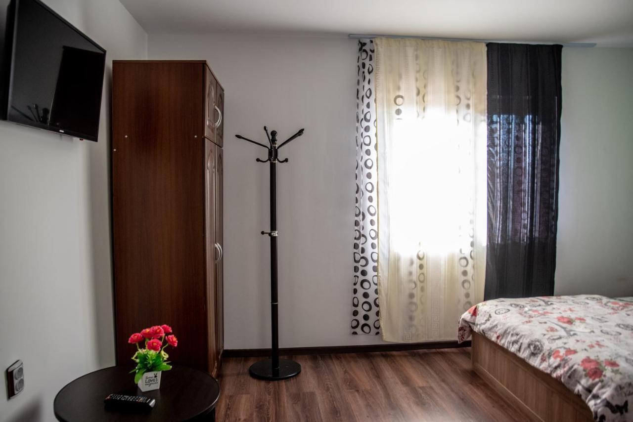 Casa Robi Hotel Pestisani Eksteriør billede