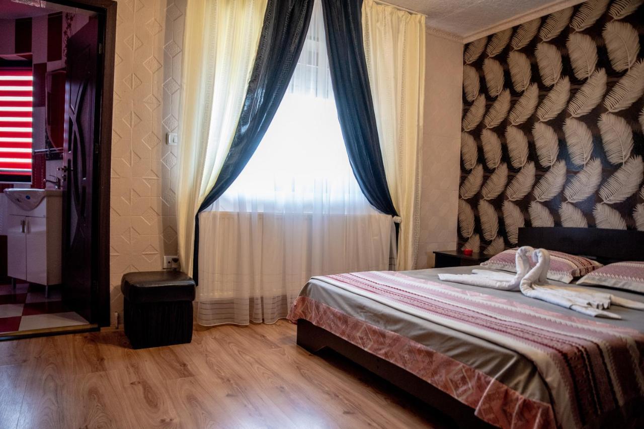Casa Robi Hotel Pestisani Eksteriør billede