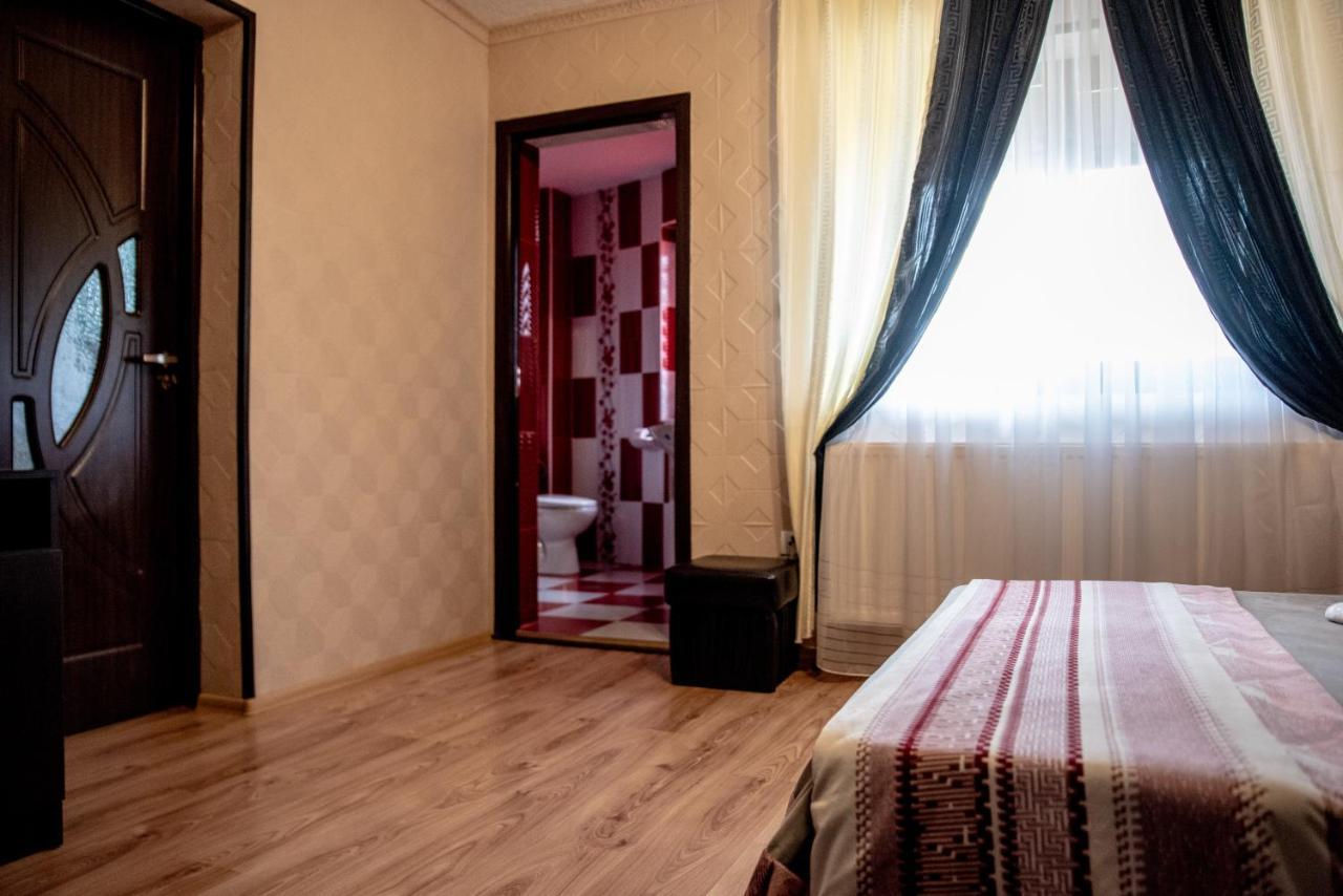 Casa Robi Hotel Pestisani Eksteriør billede