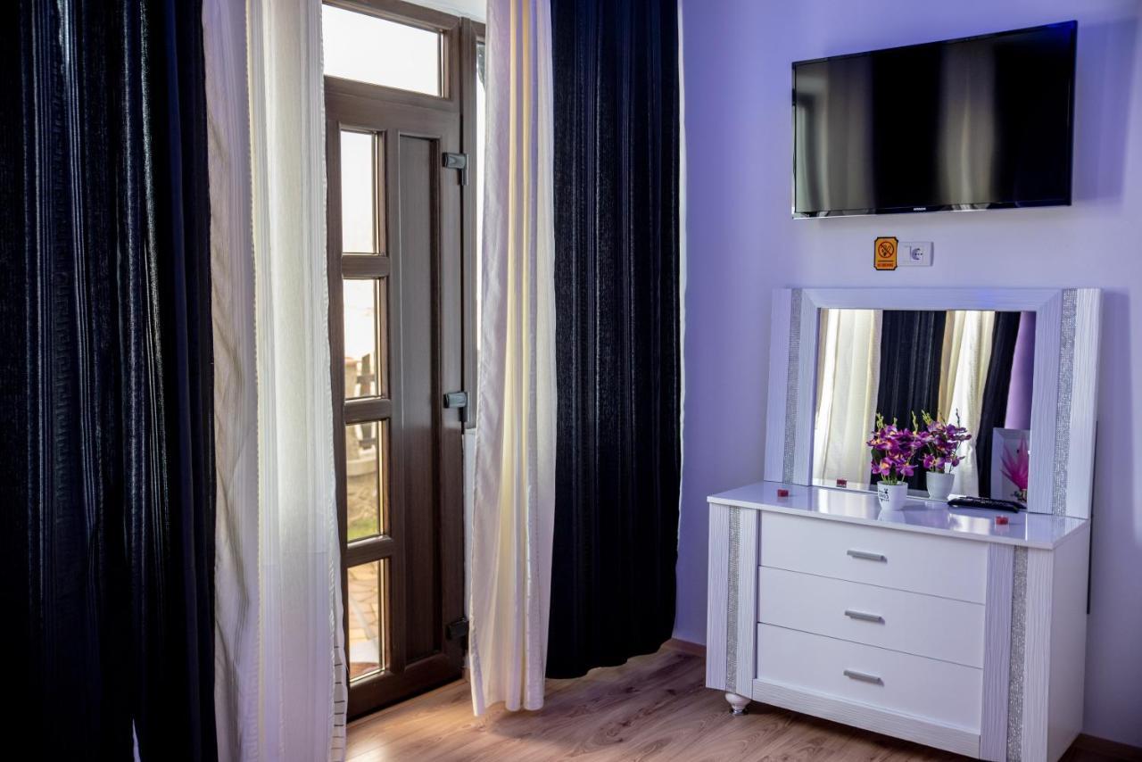 Casa Robi Hotel Pestisani Eksteriør billede